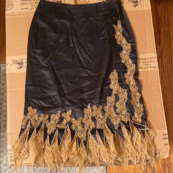 Cache Skirt 100%Silk Black/Gold - Picture 2 of 6